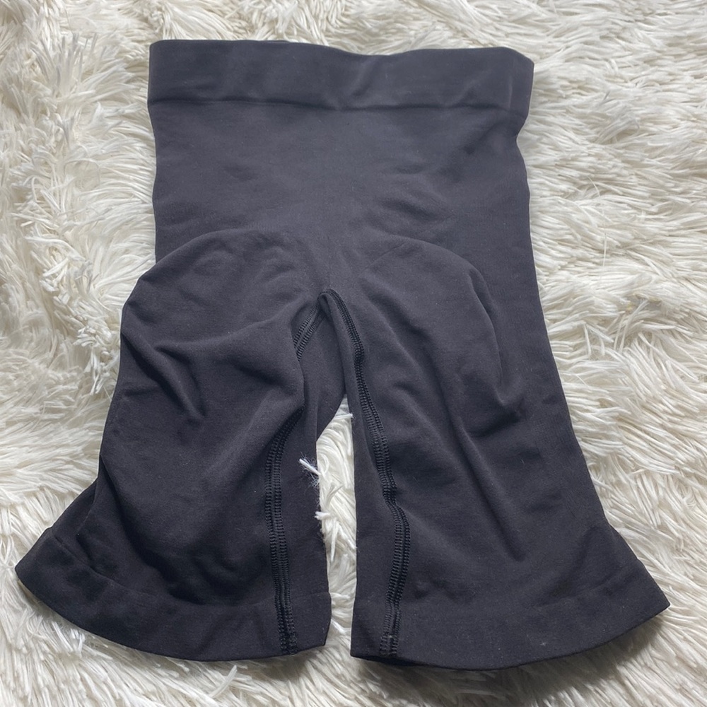 NWOB SKIMS SCULPTING SHORT MID THIGH - Picture 2 of 5